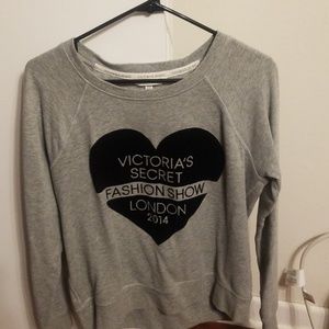 MEDIUM VICTORIA SECRET FASHION SHOW SWEATSHIRT